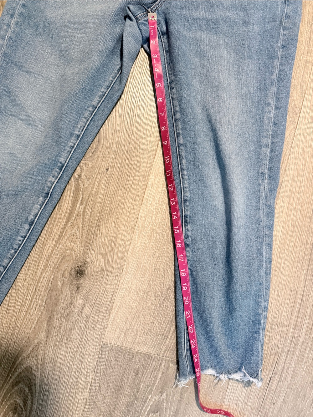 American Eagle Outfitters Light Wash High-Rise Cropped Jeans - Picture 5 of 8
